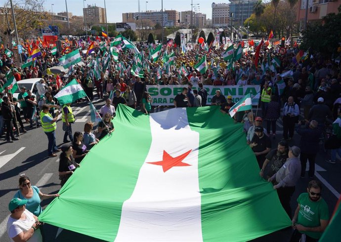Manifestación con motivo del 28-F bajo el lema '¡Andaluzas, levantaos!' 