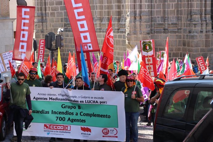 Manifestación de agentes medio ambientales en la manifestació de Toledo