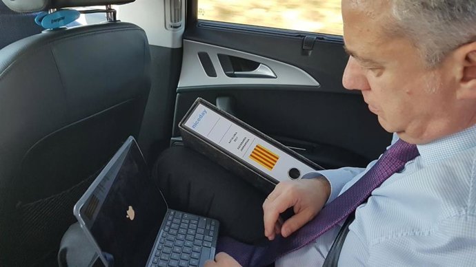 Urkullu publica otra fotografía y dice que sí llevaba el cinturón de seguridad e