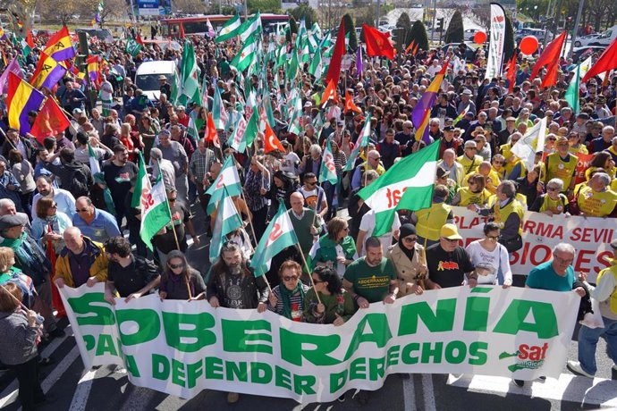 Manifestación con motivo del 28-F bajo el lema '¡Andaluzas, levantaos!' 