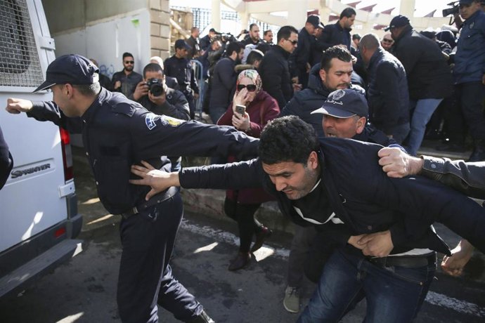 Protesta de periodistas en Argel