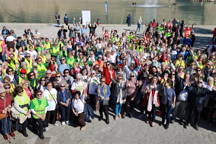Unas 200 personas participan en una "macroruta saludable" para el Día de Baleare