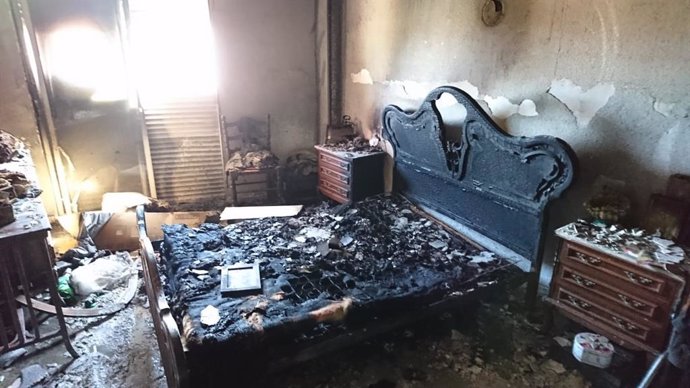 Cuatro personas afectadas por inhalación en un incendio en un octavo piso en Gan