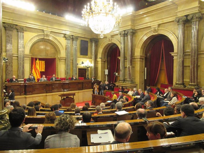 Pleno del Parlament en una imagen de archivo