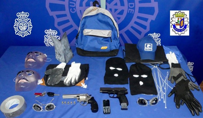 Material intervenido en el atraco.