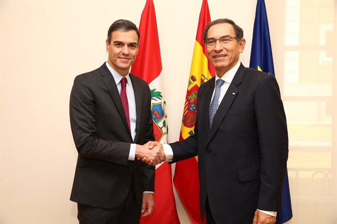 El presidente del Gobierno, Pedro Sánchez, recibe al presidente peruano, Martín 