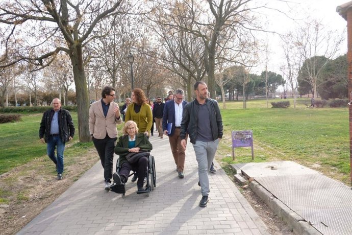 La alcaldesa de Madrid, Manuela Carmena, visita Carabanchel