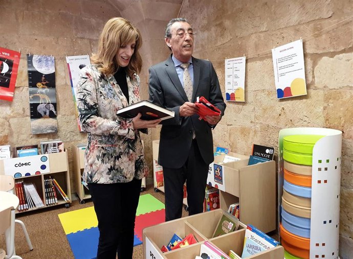 La biblioteca de la Casa de las Conchas abre un 'Rincón Infantil' con más de 1.0