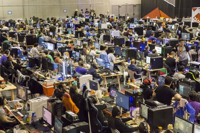 Gipuzkoa Encounter topaketako 400 ordenagailu postuak 2,1 segundotan agortu dira