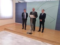 Bendodo resalta el "compromiso político" de la Junta en la eliminación de los aforamientos, que "no es un tema fácil"