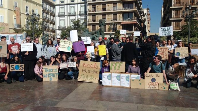 Jóvenes y estudiantes se suman a los 'Fridays for Future' y animan a participar 