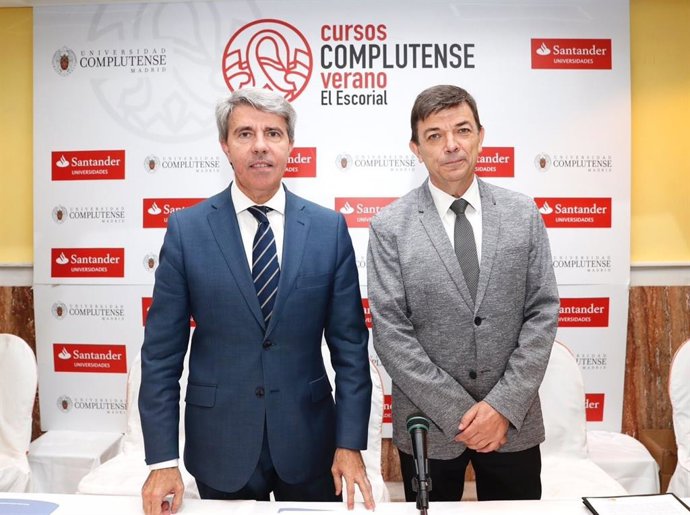 Ángel Garrido con el rector de la Complutense, Carlos Andradas 