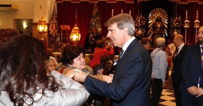 El presidente regional, Ángel Garrido, visita la Basílica de Jesús de Medinaceli