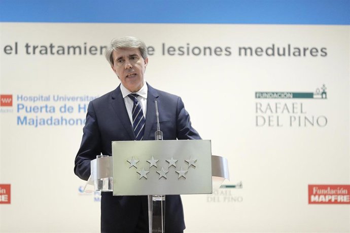 El presidente regional Ángel Garrido presenta un tratamiento sobre lesiones medu