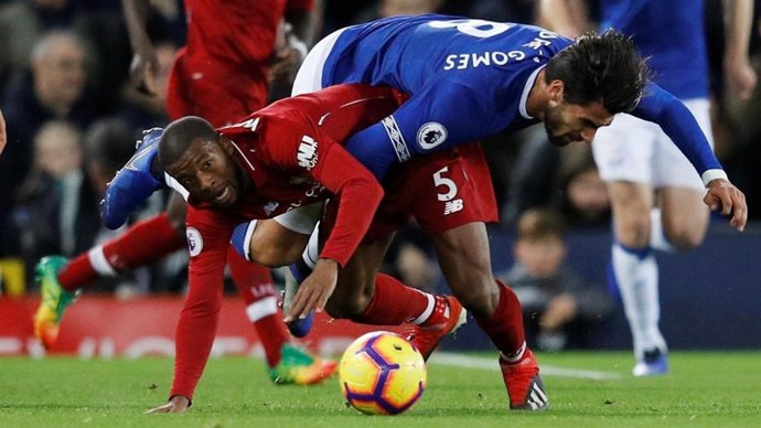 Wijnaldum (Liverpool) y Andre Gomes (Everton)