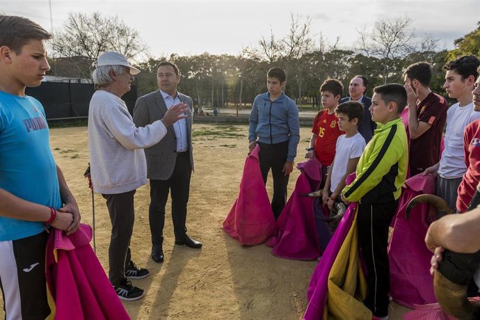 [Sevilla] Nota Y Fotos Deleg. Junta Sevilla: El Delegado Del Gobierno De La Junt