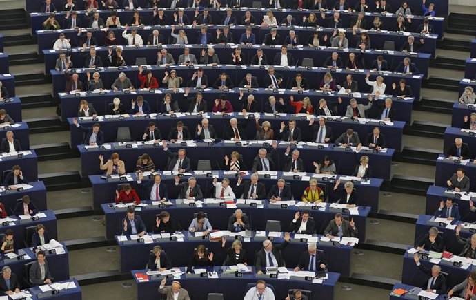 Diputados durante una votación en el Parlamento Europeo