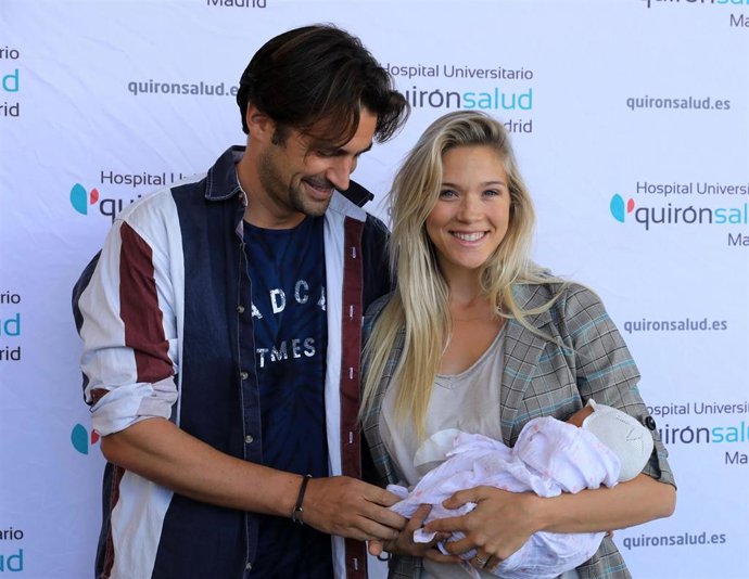 Patricia Montero y Álex Adróver ya disfrutan en casa de su hija Layla