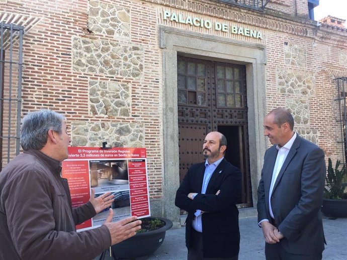 El vicepresidente regional, Pedro Rollán, visita la localidad de Sevilla La Nuev