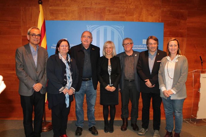 El Govern inicia una prueba piloto para ampliar los planes educativos de entorno