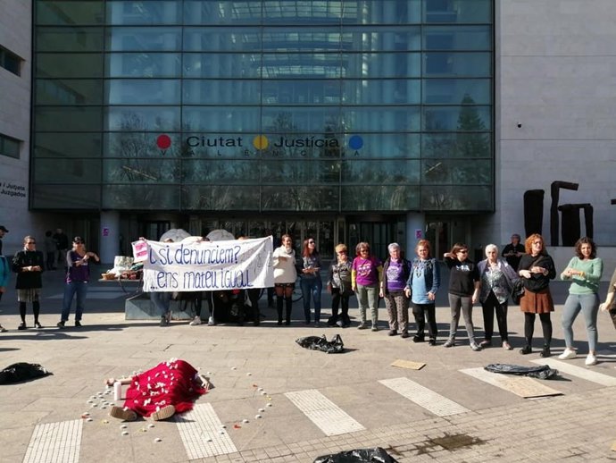 Concentración de la Assemblea Feminista 8M de Valncia