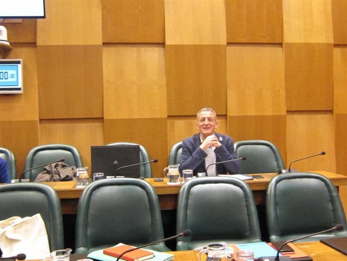 Aprobada con abstención de PSOE petición de PP y Cs de destitución de Rivarés po