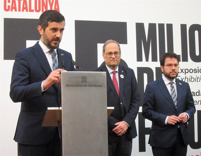 Torra abre una exposición para la "esperanza y autoconfianza" de los catalanes e