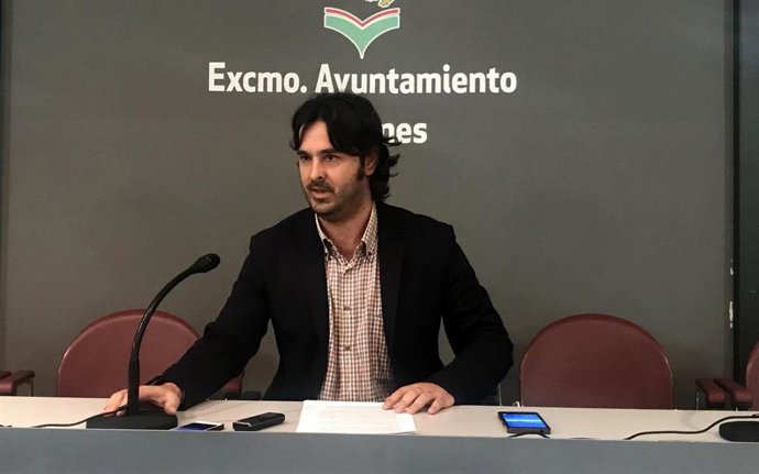 Llanes.- El Alcalde elogia a Ardines y carga contra el PSOE