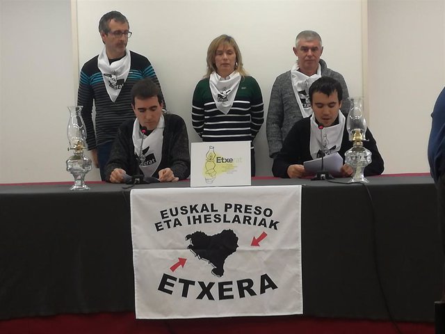 Etxerat pide "sinceras disculpas" a las víctimas de ETA si han podido "contribui