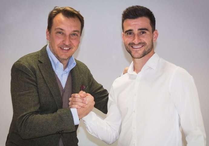 Postigo renuva con el Levante junto a Quico Catalán, presidente