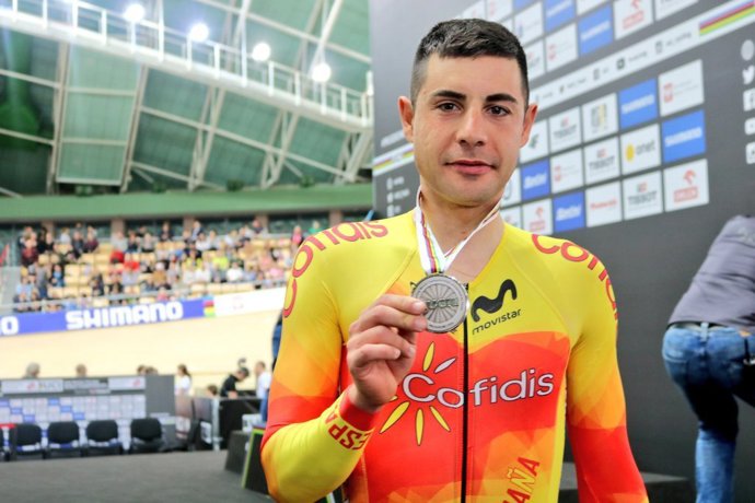 Sebastián Mora, con su medalla de subcampeón del mundo en la prueba de Puntuació