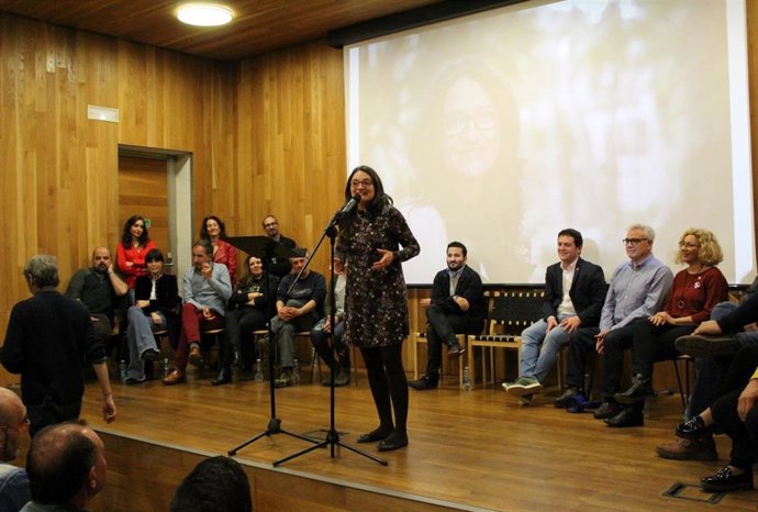 Oltra: "Los que agitan demasiadas banderas empiezan moviendo tela y acaban dándo