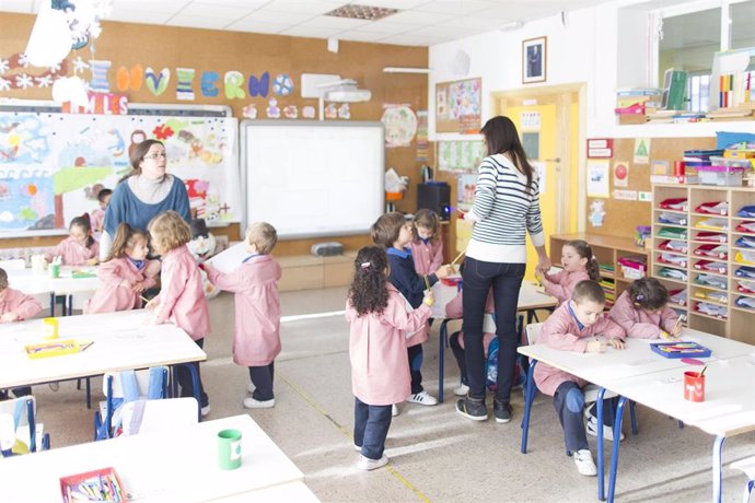 Colegio, aula, primaria, infantil, clase, niño, niña, niños, jugando, jugar