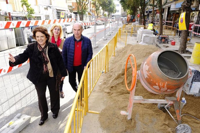 Ayuntamiento inicia obras de reurbanización del acerado de Santa Cecilia, en Tri