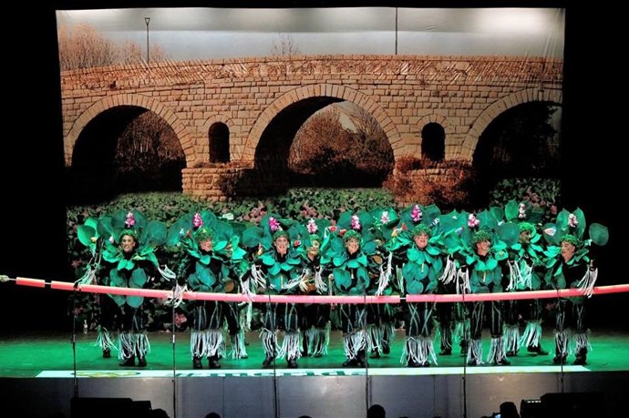 La comparsa La Marara, caracterizada de camalote, en el Carnaval Romano