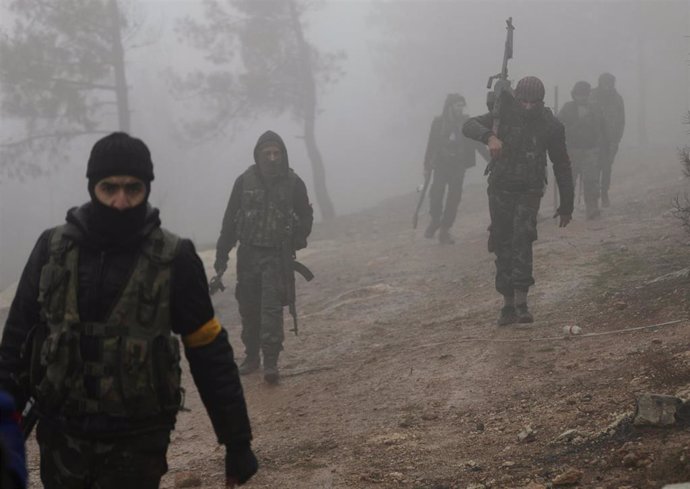Miembros del Ejército Libre Sirio (ELS) cerca del monte Barsaya, en Afrin, Siria