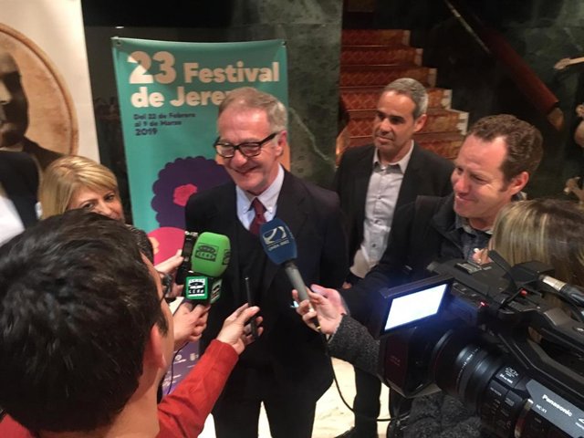 José Guirao atiende a periodistas