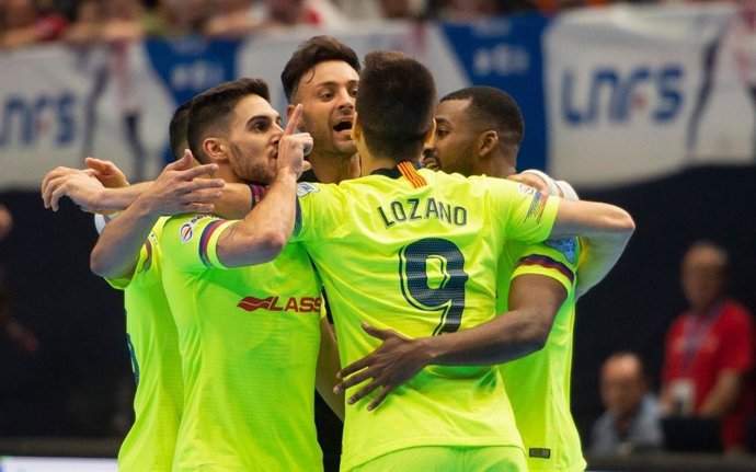 Los jugadores del Bara Lassa celebran un gol