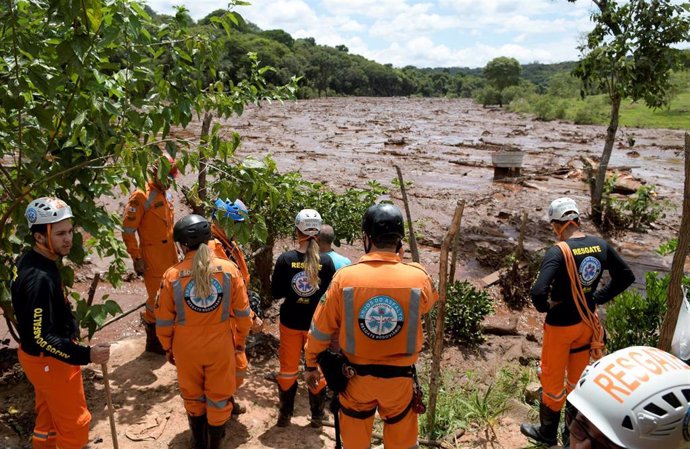 Inundación tras la rotura de una presa minera en Brumadinho, Brasil