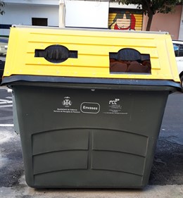 Embargada Ndp+ Foto Ampliació Boques Contenidors D'envasos
