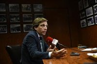 Almeida apuesta por ampliar la línea 11 de Metro y sustituir las calderas de carbón para reducir la contaminación