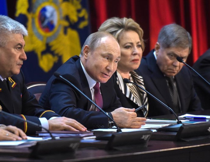 Putin amb el Ministeri d'Afers Interns rus
