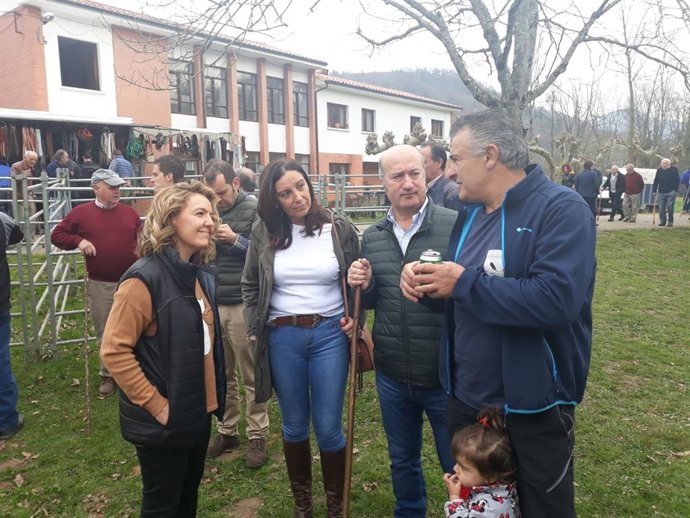 Rural.- Mallada exige un "apoyo sin complejos" a los ganaderos