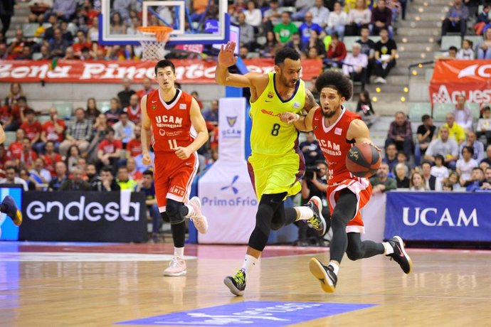 Adam Hanga, en un partido con el Bara Lassa