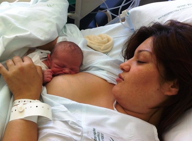 Lactancia materna/bebé/recién nacido