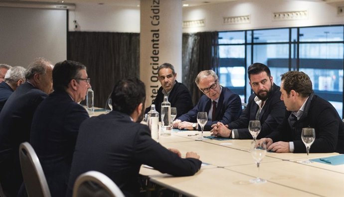 Cádiz.- Guirao muestra su "compromiso" para que la Semana Santa local sea declar