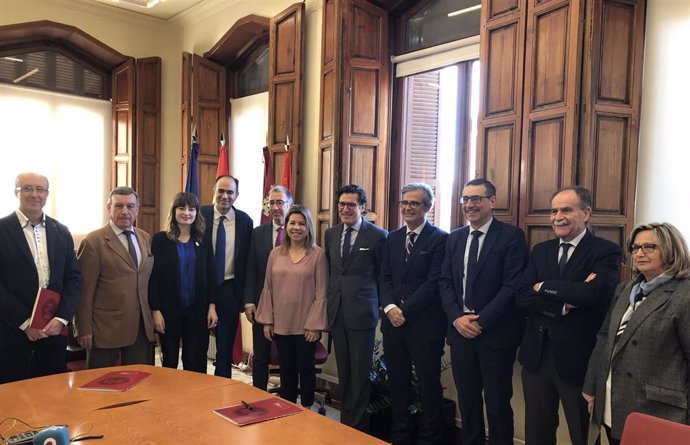 Firma del convenio entre la Universidad de Murcia, el Consejo General del Poder 