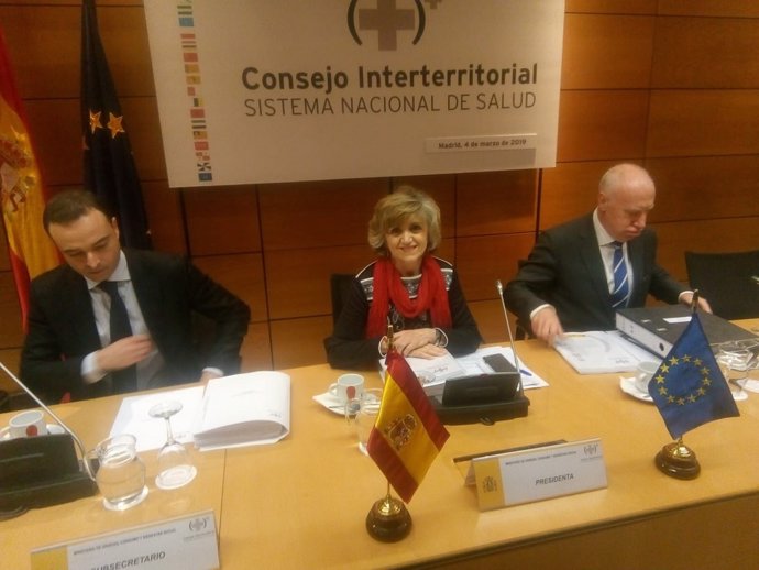 María Luisa Carcedo, ministra de Sanitat presidint el CISNS
