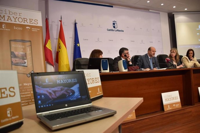 El vicepresidente primero, José Luis Martínez Guijarro, en rueda de prensa en Cu