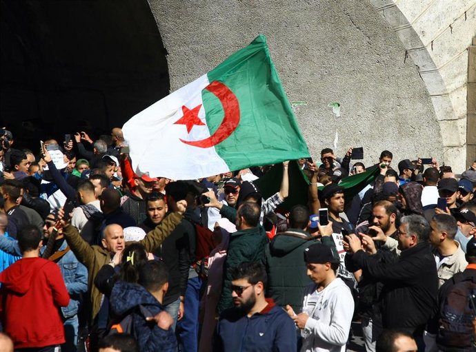 Manifestantes contra Buteflika en Argel